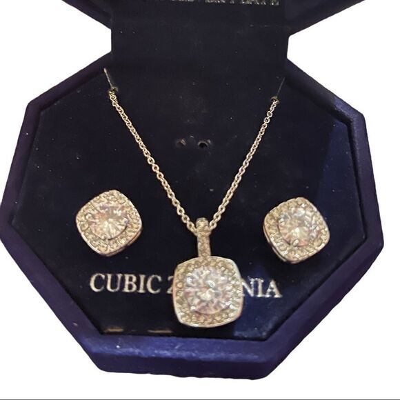 Silver Plate Cubic Zirconia Square clear Necklace and Earring Set - Picture 1 of 3